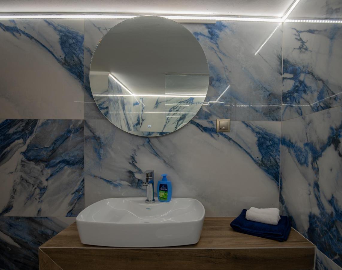 Max Blue Apartment, A Stay Like No Other Pireus Exteriér fotografie