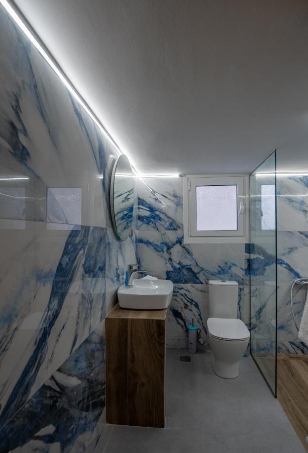 Max Blue Apartment, A Stay Like No Other Pireus Exteriér fotografie