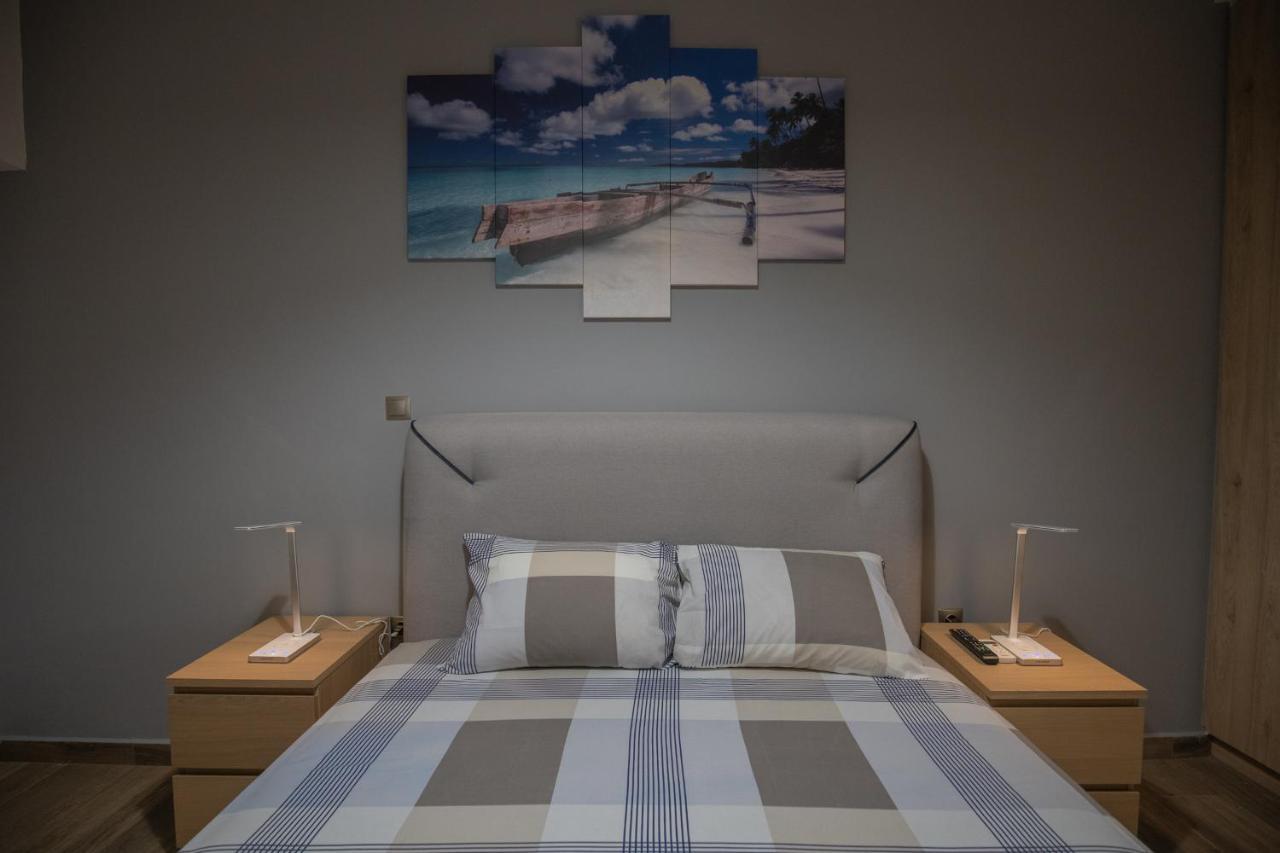 Max Blue Apartment, A Stay Like No Other Pireus Exteriér fotografie